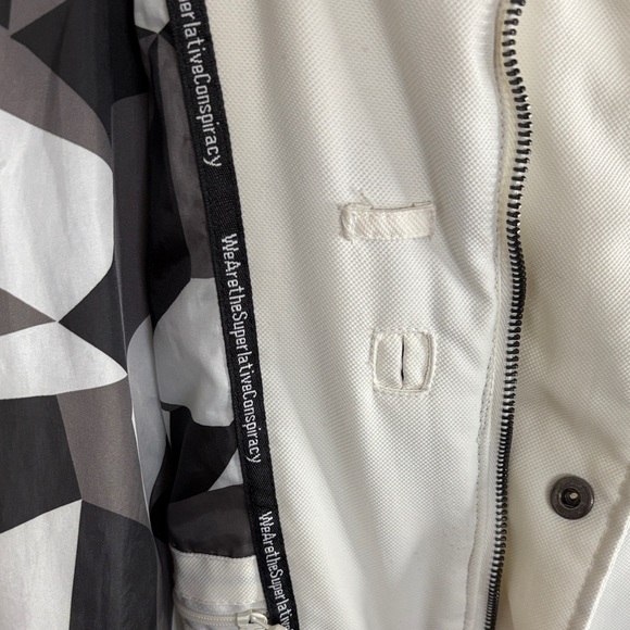 WESC Men's L Classic White Snowboard/Snow Jacket - Picture 11 of 14